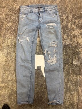 American Eagle Outfitters Light Wash Distressed Skinny Jeans